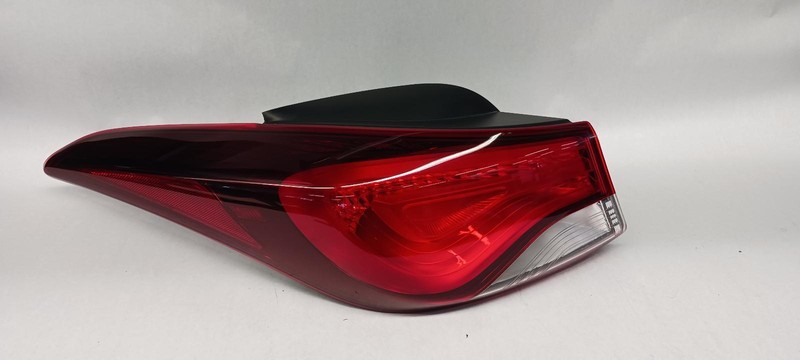 16 HYUNDAI ELANTRA sedan Left driver outer Taillight incandescent OEM Grade A!
