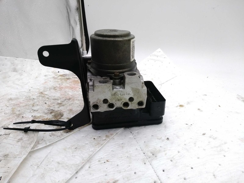 2004 Honda Accord ABS Modulator Assembly 3.0L OEM Silver 147K Miles