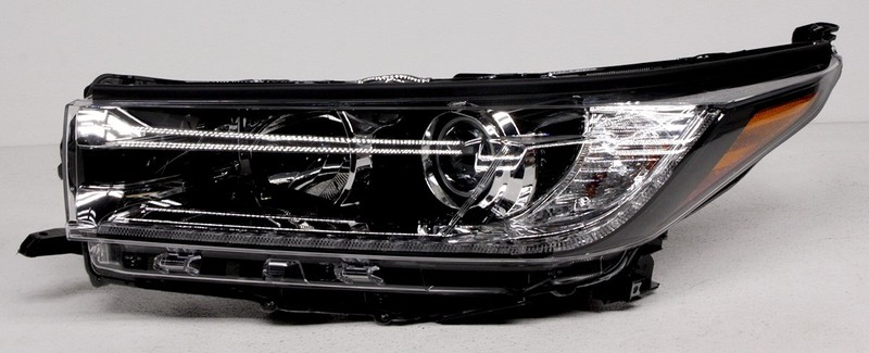 OEM Toyota Highlander Left Driver Side Halogen Headlamp Missing Tab