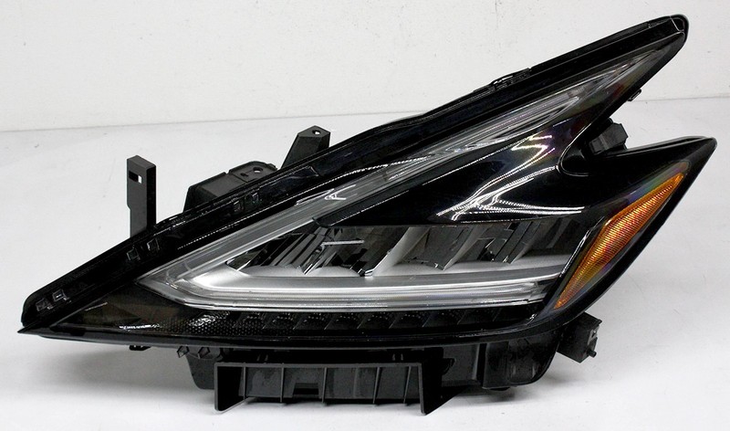 OEM Left Driver Side LED Headlamp For Nissan Murano 26060-9UF0C Tab Missing