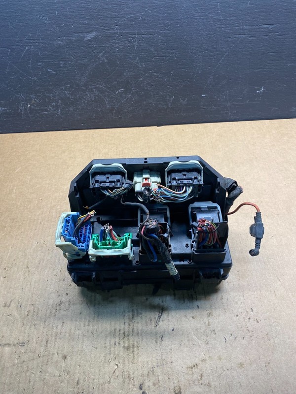 2011 2014 Dodge Durango Grand CherokeeFusebox Fuse Box Relay Module AC7010 DG