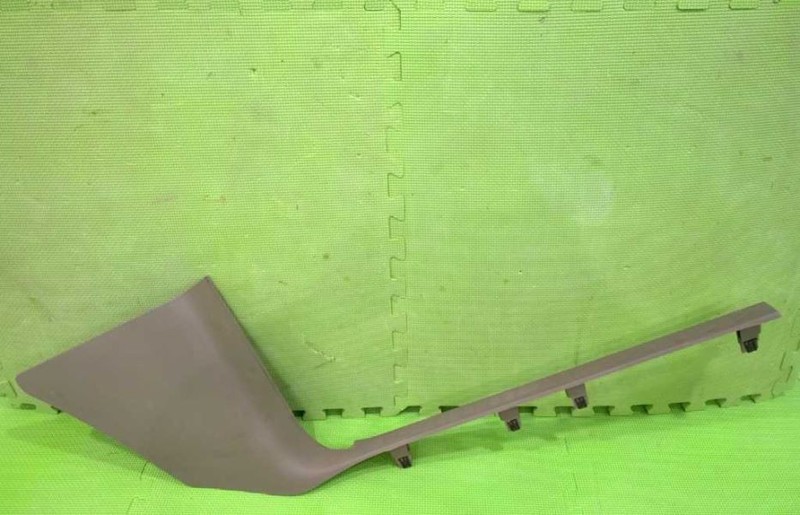 09-18 RAM 1500 PASSENGER RIGHT FRONT SCUFF PANEL TRIM 2390-175