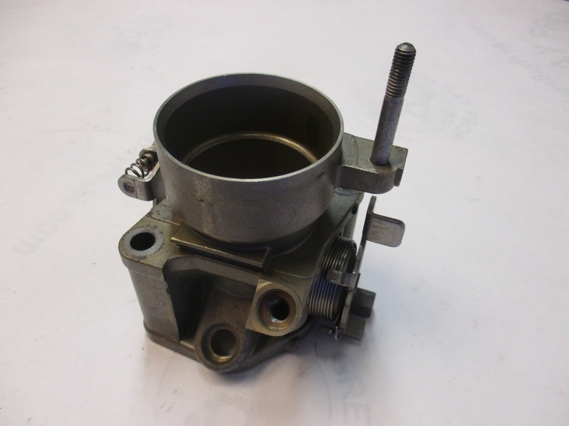 60L-13753-00-00 Yamaha F200 & LF200 Outboard #3 Stbd Side Throttle Body (Mid)