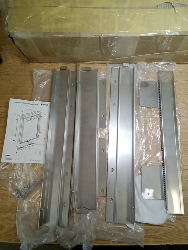 Dometic Waeco EFM-0065ST 9105305672 Flush Mount Frame(damage)