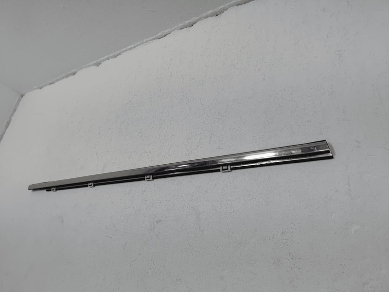 16-22 HONDA PILOT FRONT RIGHT PASSENGER SIDE DOOR WINDOW BELT MOLDING CHROM OEM
