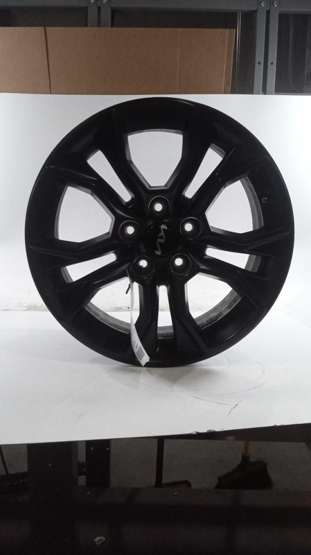 2024 KIA Sportage OEM Alloy Wheel 17x7 Grey 5 Spoke Used 14K Miles