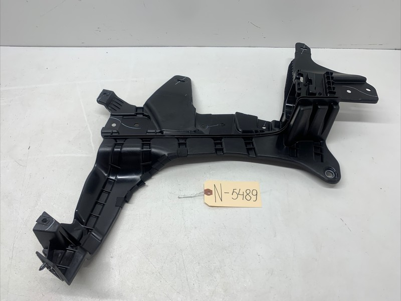 16-20 TESLA MX REAR DRIVER SIDE C-PILLAR LOWER TRIM MOUNT BRACKET LEFT 5489 M8