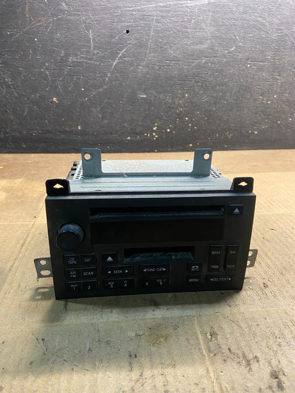 2003 - 2005 Lincoln Town Car RDS AM/FM Radio Tape CD Player Y7269 DG
