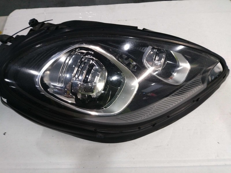 2015 Porsche Macan Right Headlight Assembly Black 279427 Used 103K Miles