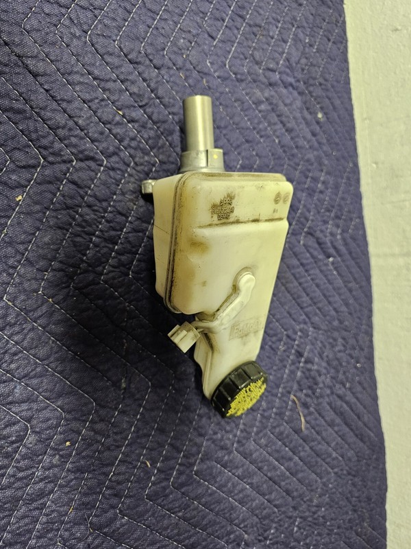 Mastercylinder fits 12-18 Ford Focus