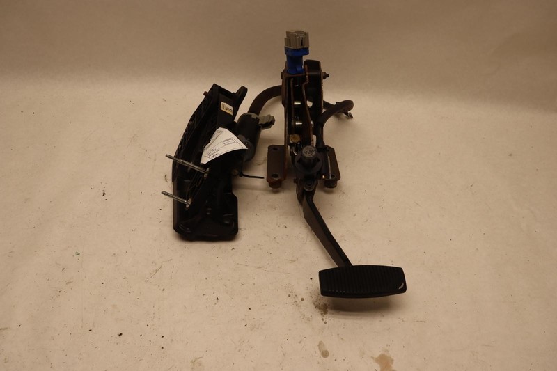 2011-2016 FORD F250 SD PARK PARKING BRAKE STOP PEDAL SENSOR W/ BRACKET OEM