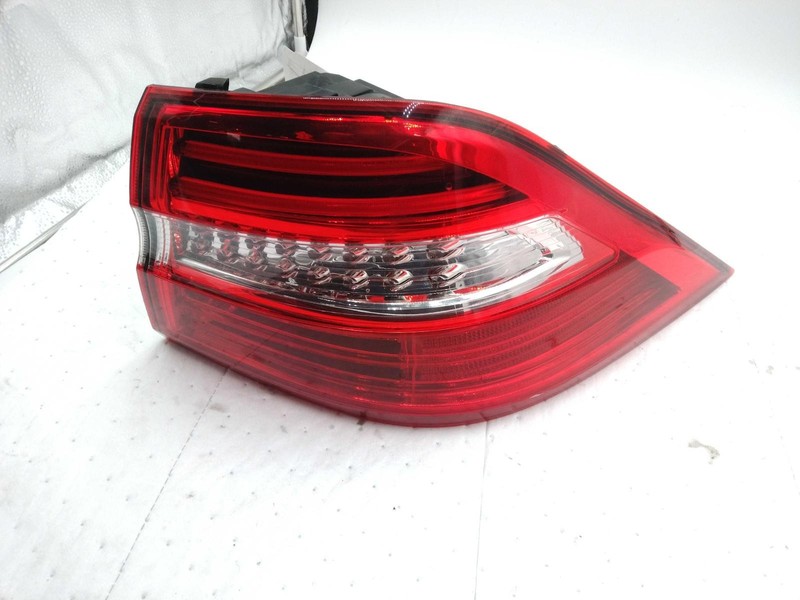 2015 Mercedes-Benz ML-Class Right Tail Light Assembly - Scuffed Lens, Used