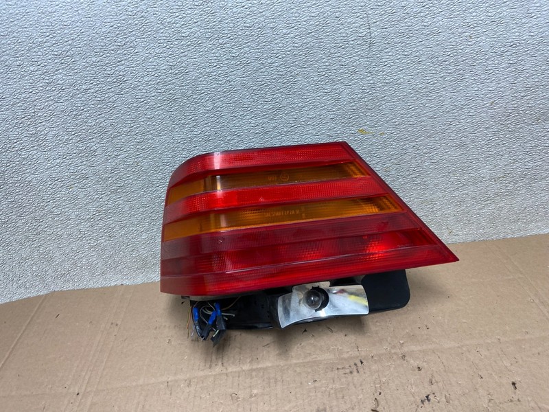 1992-1994 Mercedes W140 S600SEL S600 Left Driver Lh Tail light OEM X9347 DG