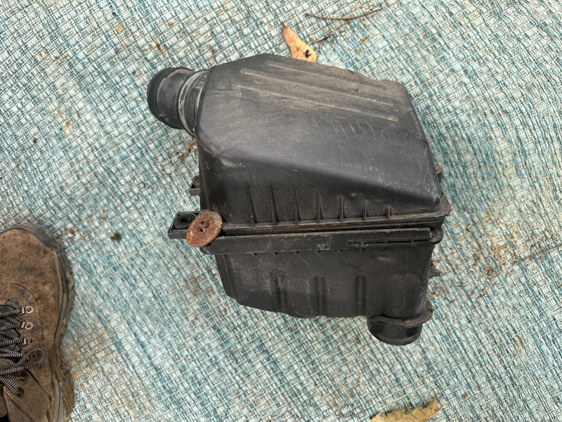 09-11 AVEO WAVE G3 OEM AIR INTAKE CLEANER FILTER BOX ASSEMBLY W MAF SENSOR