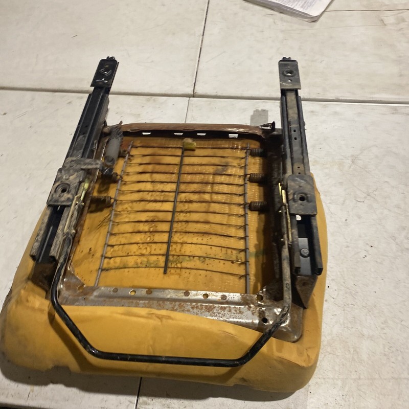 1995 - 99 MONTE CARLO Front Seat Bucket manual tracks Passenger