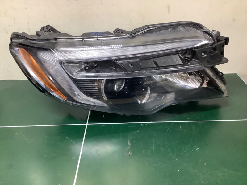 16-19 Honda Pilot ,R Passenger Side Right Halogen Headlight headlamp Used OEM