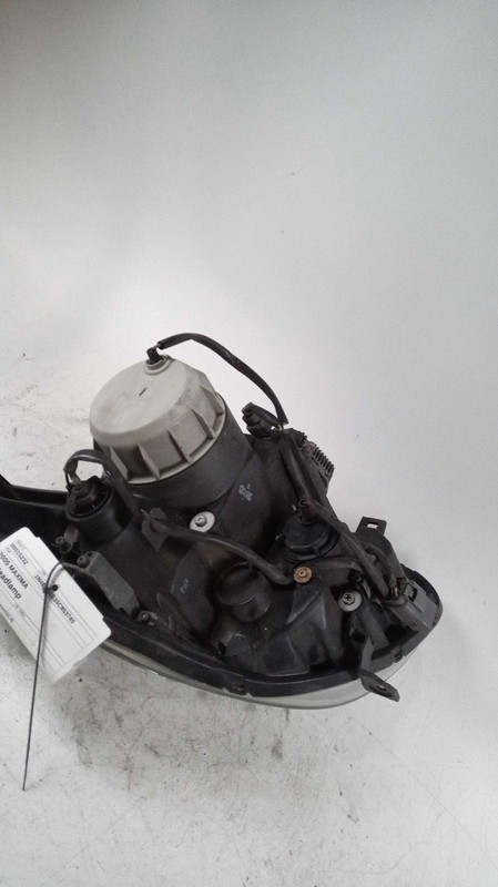 Used Right Headlight Assembly fits: 2005 Nissan Maxima xenon HID US market Right