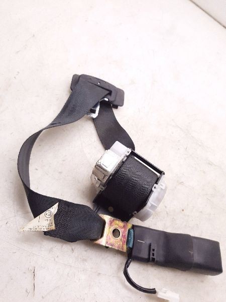 2006 LEXUS GS300 REAR CENTER MOUNTED SEAT BELT AND BUCKLE ASSEMBLY