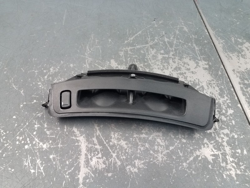 2014 14 - 16 Harley Ultra Limited Front Fairing Vent Duct #0677 P2