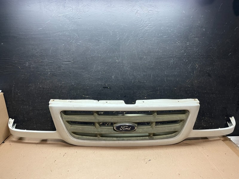 2001 to 2008 Mazda B2300 B4000 Front Upper Grill Grille OEM Z8412 DG