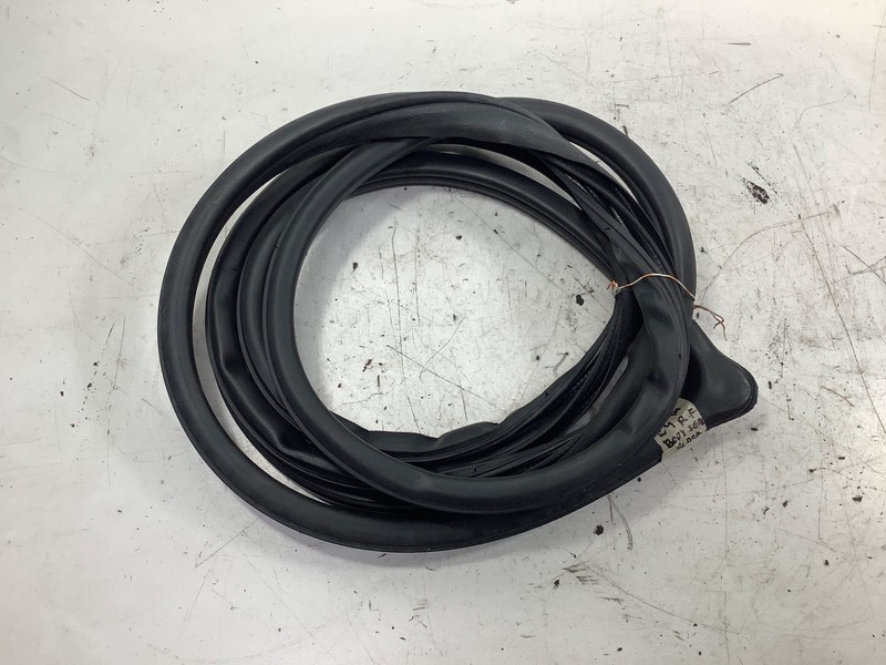 06-011 Honda Civic 4DR Right Front Body Seal Black OEM