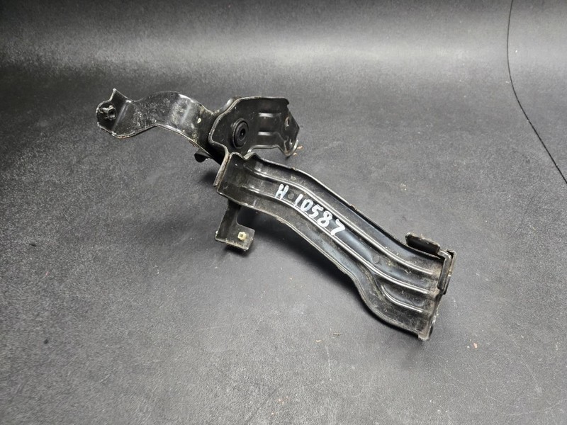 Radiator Coolant Reservoir Bracket 2019 Honda CR-V 19115-5PA-A01 2017 - 2022