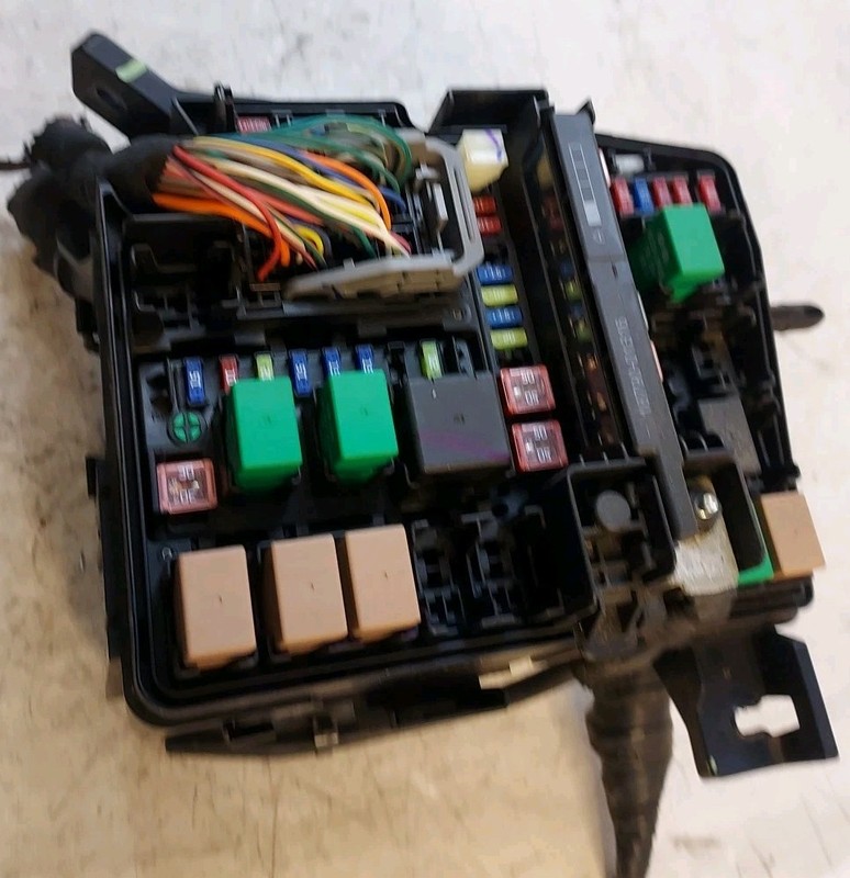 2014 Hyundai Sonata GLS 2.4L FWD Engine Fuse Box VIN #8:C VS917503Q070YC OEM