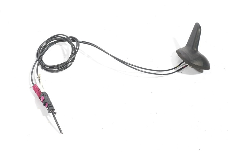 10-14 Mercedes W204 C250 C300 Shark Fin Radio Antenna 2048207275 Black OEM
