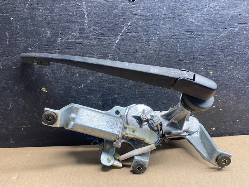 2003 to 2005 Subaru Forester Rear Wiper Motor 86510SA070 Z4865 PS