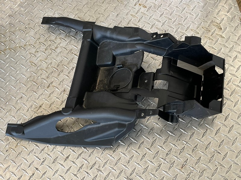 2013 Suzuki AN 650 Burgman Battery Tray Frame Box Cover Panel 92212-26J0 AN650