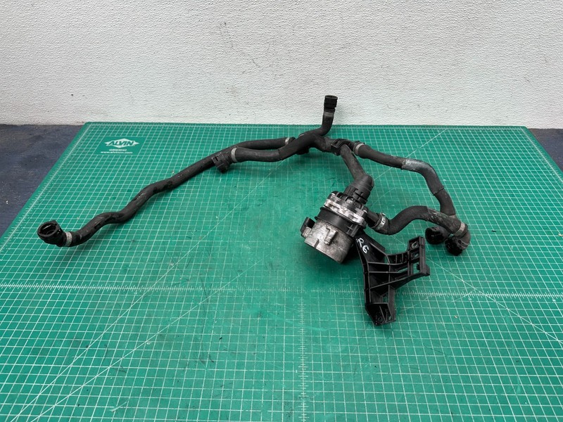 10-19 BMW 550i 650i AUXILIARY CIRCULATION WATER PUMP W/ COOLANT HOSES OEM