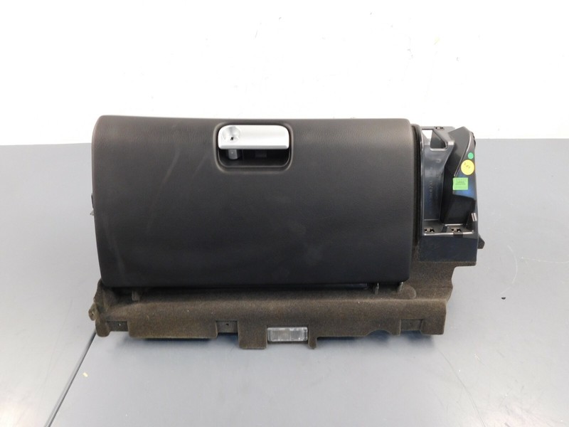 2010 09 11 Porsche 911 997.2 GT3 Glove Box #83138 B4