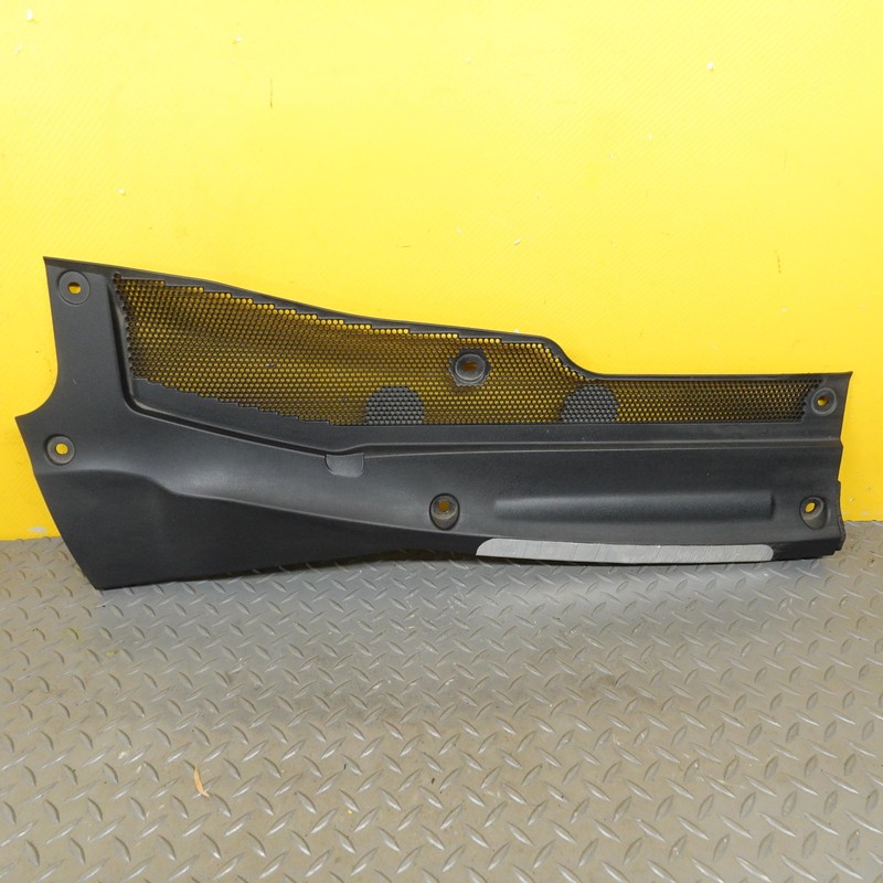 2020-2021 RANGE ROVER EVOQUE FRONT RIGHT WINDSCREEN WIPER TRIM OEM K8D2021B57AE