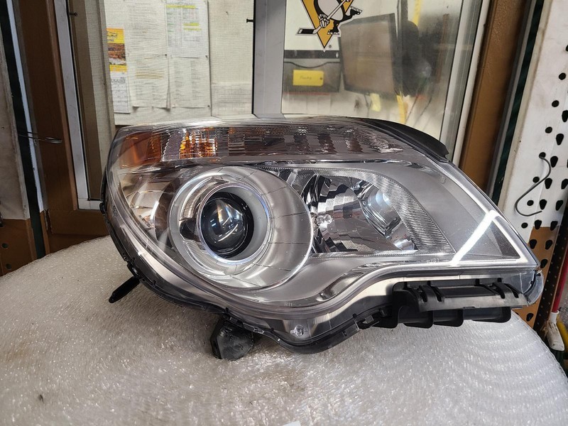 2010 CHEVROLET EQUINOX passenger headlight Headlamp LTZ OEM 10-15