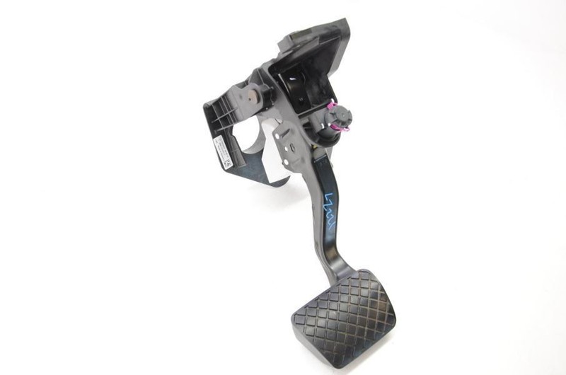 2017-2018 Porsche Macan 2.0L Brake Pedal with Sensor 762135147375