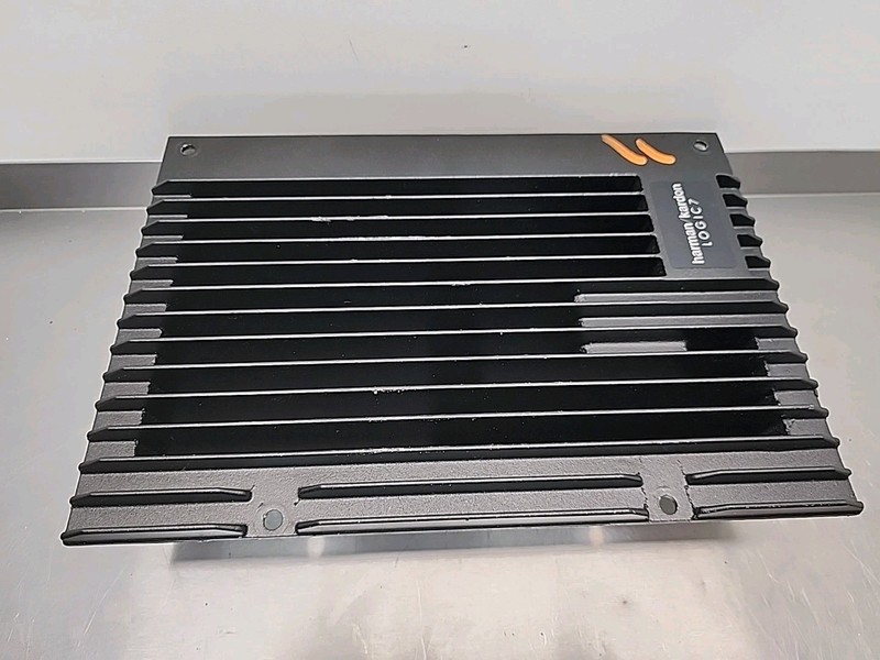 06 Thru 12 LAND ROVER RANGE ROVER RADIO STEREO AMPLIFIER LOGIC 7 AH4219C164BB OE