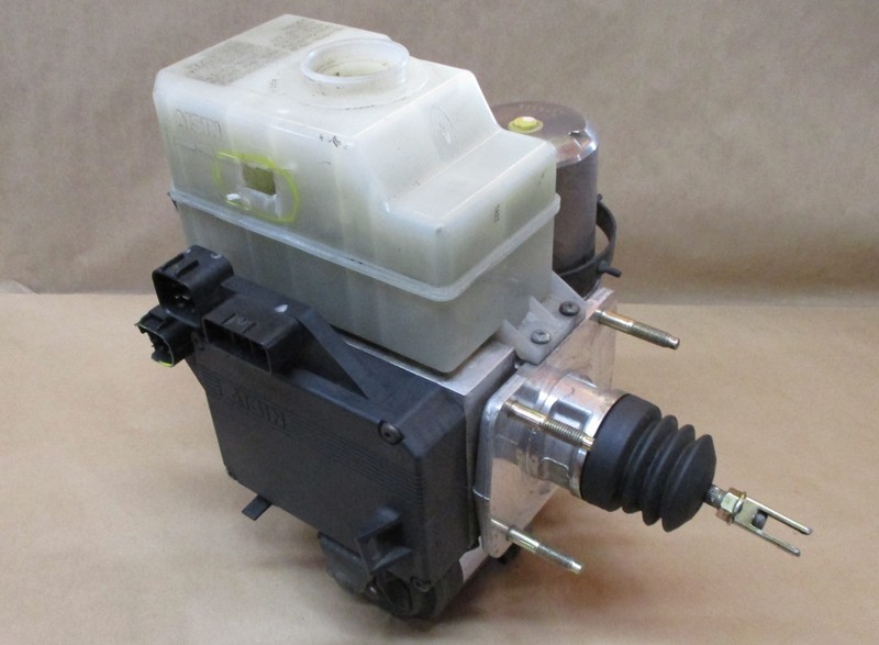 1998-2000 TOYOTA LAND CRUISER LEXUS LX470 BRAKE MASTER CYLINDER PUMP 47210-60010