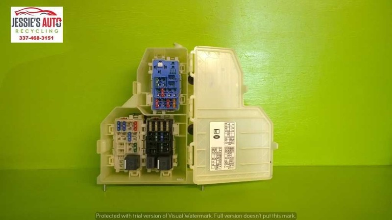 08 09 LAND ROVER LR2 SE 3.2L AT FUSE RELAY BOX OEM 2067-75