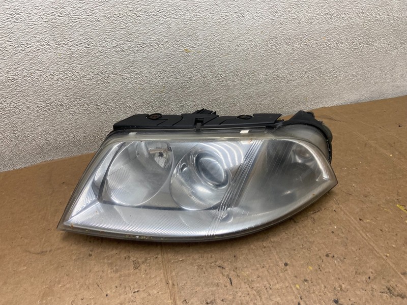 2001-2005 Volkswagen Passat Left Driver LH Halogen Headlight Oem AA3878 DW