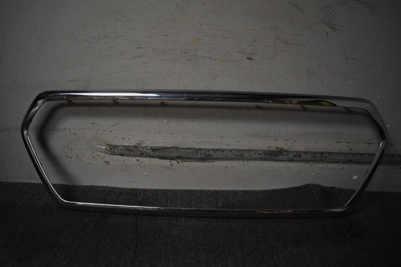 2016-2019 TOYOTA TACOMA LIMITED SURROUND GRILLE FACTORY OEM