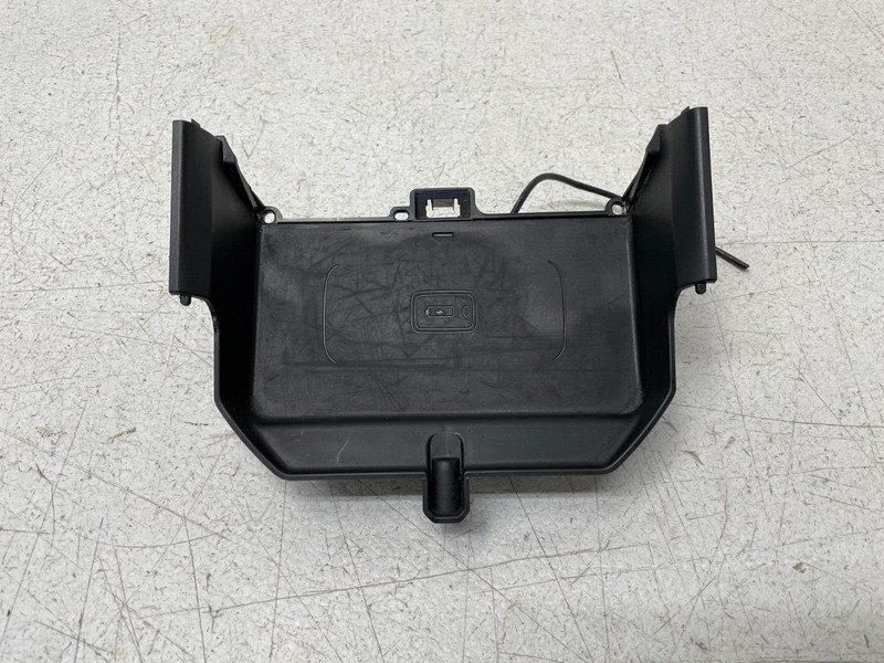 17 18 19 BMW G30 540i 530i Center Console Wireless Phone Charger 1401 OEM