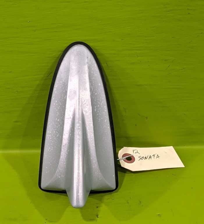 11 12 13 SONATA ROOF SHARK FIN ANTENNA (SILVER) OEM 3904-11