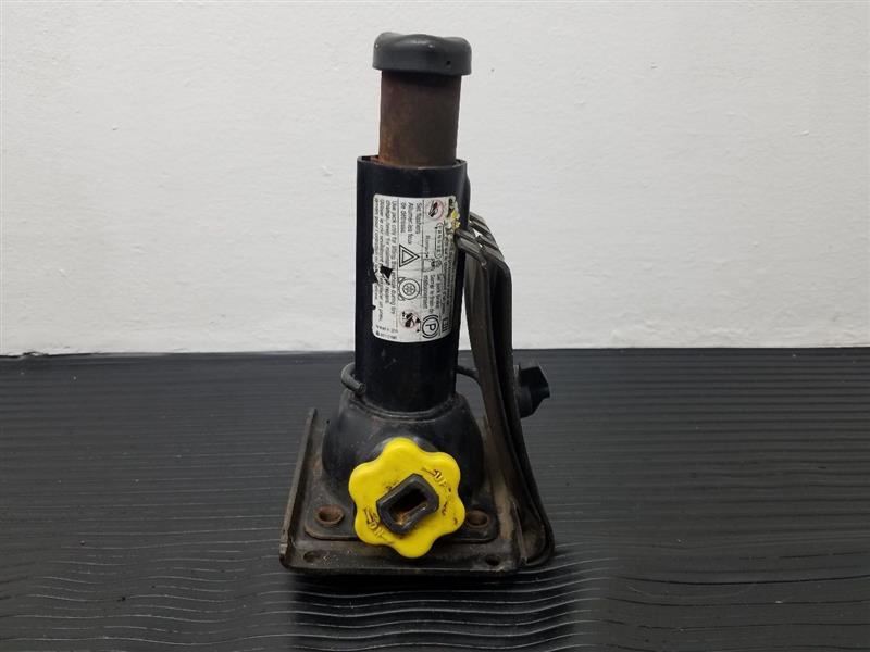 04-14 Yukon Denali XL Spare Wheel Bottle Jack OEM 15788798