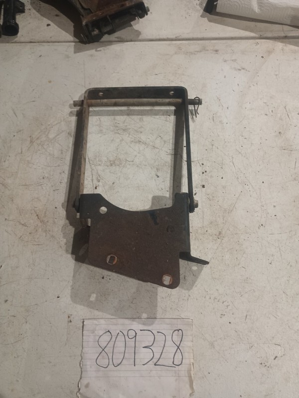 Murray 12.5hp 40" 40508x92e deck hanger bracket