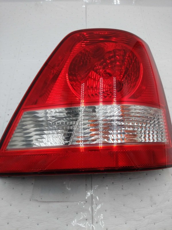 Used Right Tail Light Assembly fits: 2004 Kia Sorento Right Grade A