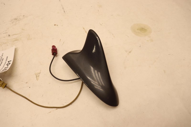 2013-2019 CADILLAC XTS ROOF MOUNTED SHARK FIN ANTENNA OEM