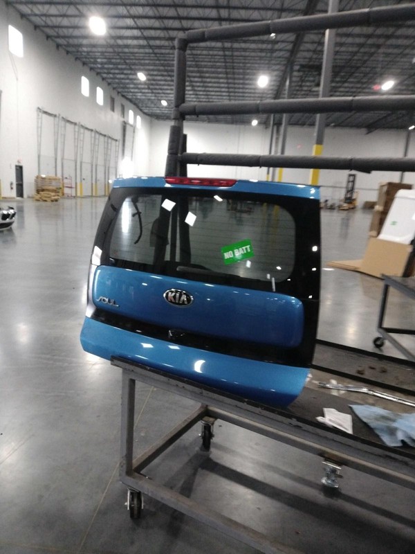 Used Deck Lid fits: 2019 Kia Soul w/privacy tint glass w/rear view camera w/o Hi