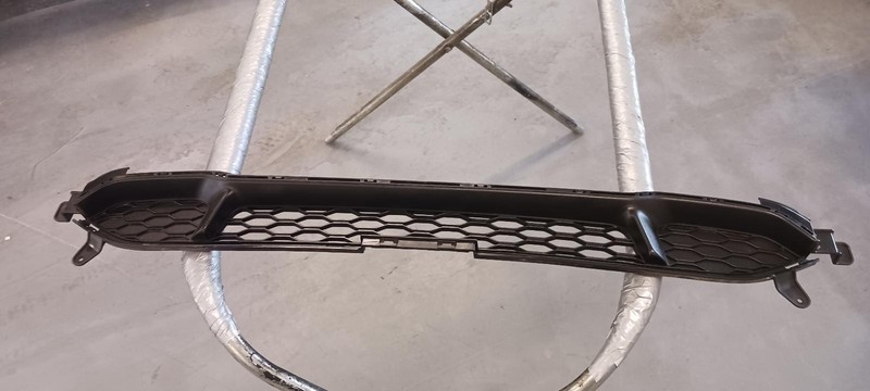 18-'21 HYUNDAI KONA lower Grille OEM Grade A!