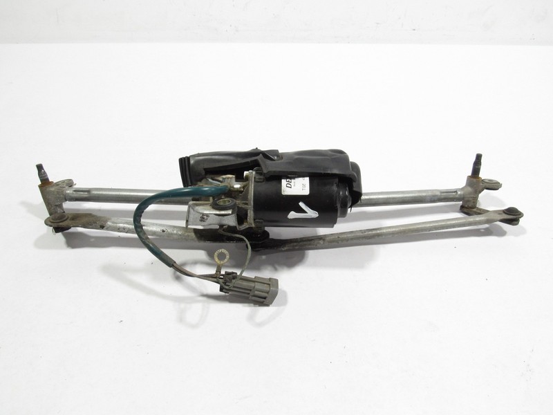 02-06 Maserati Coupe GT 2004 Front Windshield Wiper Linkage W/ Motor ;