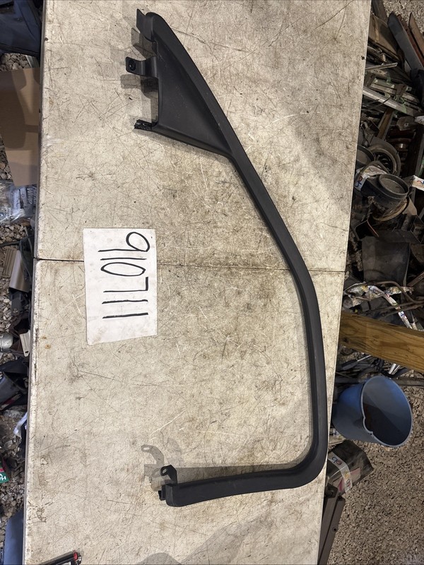 2006 - 2011 CADILLAC DTS FRONT RIGHT DOOR WINDOW INTERIOR MOLDING GARNISH TRIM